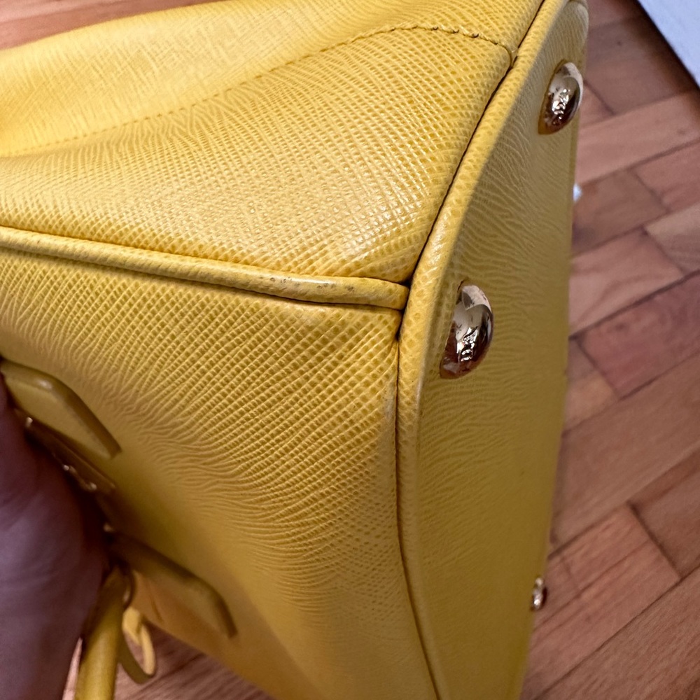 Prada Galleria Saffiano leather small-bag in Yellow - Picture 14 of 16